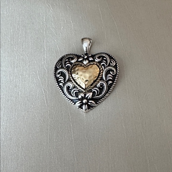 Jewelry - ❤️ New! Heart Pendant